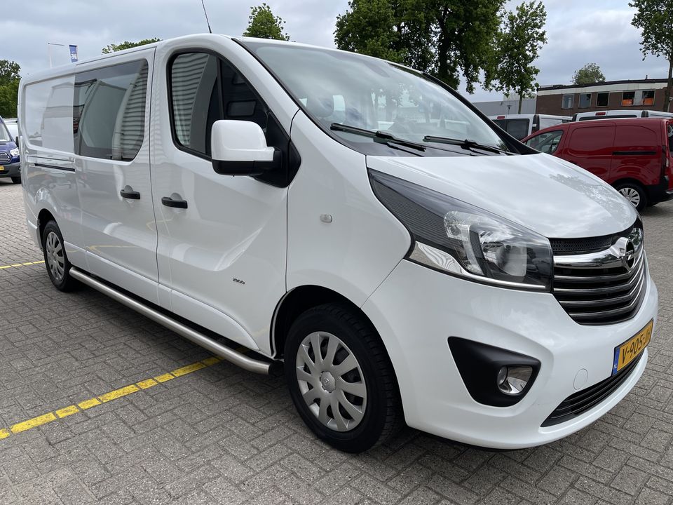 Opel Vivaro 1.6 CDTI 125pk L2H1 DC 5 persoons Sport EcoFlex / rijklaar € 18.950 ex btw / lease vanaf € 401 / stoelverwarming / airco / cruise / trekhaak / navi / pdc !