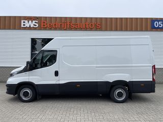 Iveco Daily 35S16V 2.3 handgeschakeld 160pk L2H2 / mag 3500 kg trekken / lease vanaf € 500 / vaste prijs rijklaar € 27.950 ex btw / climate control / opstap + parkeersensoren achter !