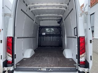 Iveco Daily 35S16V 2.3 handgeschakeld 160pk L2H2 / mag 3500 kg trekken / lease vanaf € 500 / vaste prijs rijklaar € 27.950 ex btw / climate control / opstap + parkeersensoren achter !