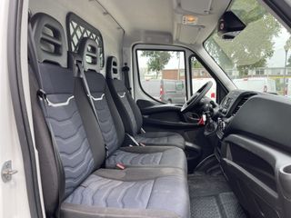 Iveco Daily 35S16V 2.3 handgeschakeld 160pk L2H2 / mag 3500 kg trekken / lease vanaf € 500 / vaste prijs rijklaar € 27.950 ex btw / climate control / opstap + parkeersensoren achter !