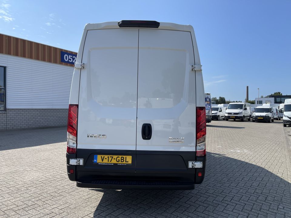 Iveco Daily 35S16V 2.3 352 L2H2 automaat / vaste prijs rijklaar € 27.950 ex btw / lease vanaf € 500 / climate control / mag 3500 kg trekken / pdc en opstap achter !