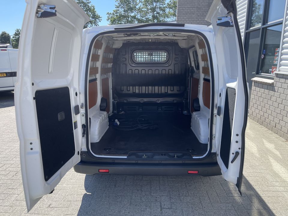 Nissan e-NV200 Business 109pk / volledig electrisch / rijklaar € 11.950 ex btw / lease vanaf € 220 / airco / cruise / inclusief accu en oplaadkabels / navi / achteruit rijcamera