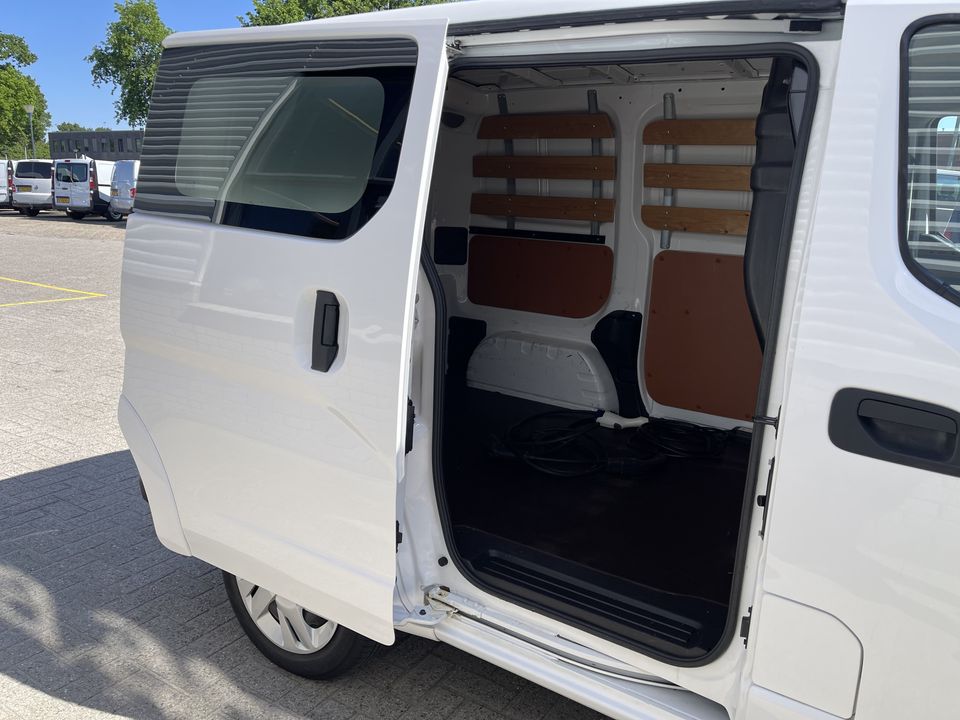 Nissan e-NV200 Business 109pk / volledig electrisch / rijklaar € 11.950 ex btw / lease vanaf € 220 / airco / cruise / inclusief accu en oplaadkabels / navi / achteruit rijcamera