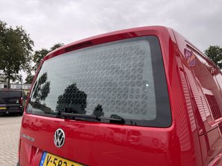 Volkswagen Transporter 2.0 TDI 102pk L1H1 Comfortline / vaste prijs rijklaar € 16.950 ex btw / lease vanaf € 348 / airco / cruise control / trekhaak / euro 6 / 18 Inch lichtmetalen velgen met nieuwe 4-seizoenen Vredestein banden !