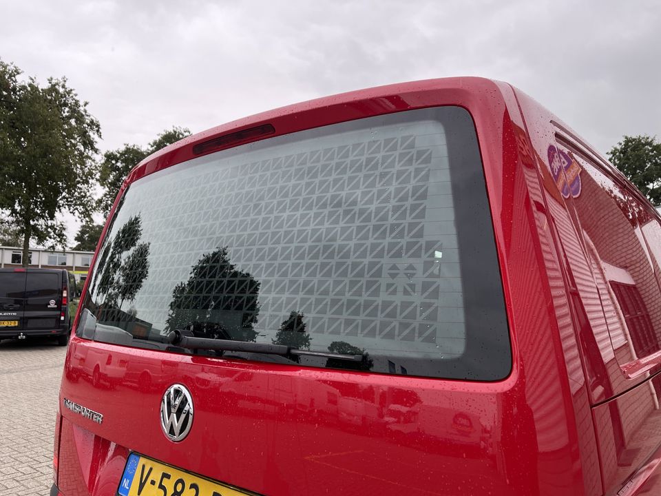 Volkswagen Transporter 2.0 TDI 102pk L1H1 Comfortline / vaste prijs rijklaar € 17.950 ex btw / lease vanaf € 348 / airco / cruise control / trekhaak 2200 kg / 18 Inch lichtmetalen velgen met nieuwe 4-seizoenen Vredestein banden !