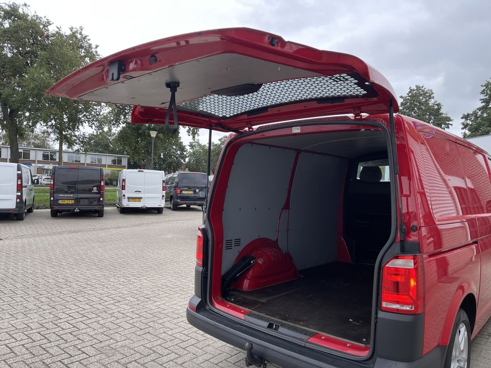 Volkswagen Transporter 2.0 TDI 102pk L1H1 Comfortline / vaste prijs rijklaar € 16.950 ex btw / lease vanaf € 348 / airco / cruise control / trekhaak / euro 6 / 18 Inch lichtmetalen velgen met nieuwe 4-seizoenen Vredestein banden !