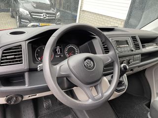 Volkswagen Transporter 2.0 TDI 102pk L1H1 Comfortline / vaste prijs rijklaar € 16.950 ex btw / lease vanaf € 348 / airco / cruise control / trekhaak / euro 6 / 18 Inch lichtmetalen velgen met nieuwe 4-seizoenen Vredestein banden !