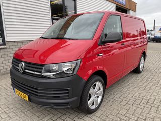 Volkswagen Transporter 2.0 TDI 102pk L1H1 Comfortline / vaste prijs rijklaar € 17.950 ex btw / lease vanaf € 348 / airco / cruise control / trekhaak 2200 kg / 18 Inch lichtmetalen velgen met nieuwe 4-seizoenen Vredestein banden !