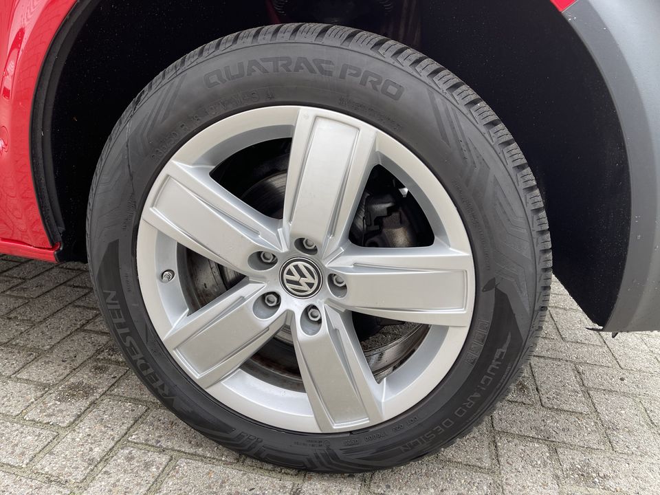 Volkswagen Transporter 2.0 TDI 102pk L1H1 Comfortline / vaste prijs rijklaar € 16.950 ex btw / lease vanaf € 348 / airco / cruise control / trekhaak / euro 6 / 18 Inch lichtmetalen velgen met nieuwe 4-seizoenen Vredestein banden !