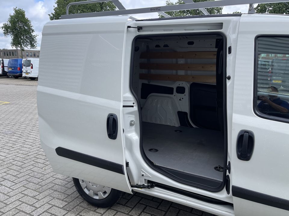 Opel Combo 1.3 CDTi L1H1 Edition / vaste prijs rijklaar € 9950 ex btw / euro 6 diesel / airco / nieuw imperial met looprol / airco / lease vanaf € 183