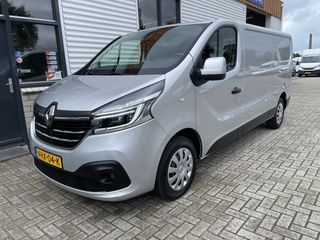 Renault Trafic 2.0 dCi 120pk T29 L2H1 Work Edition / rijklaar € 20.450 ex btw / lease vanaf € 366 / zilver metallic / airco / cruise / navi / achteruit rijcamera / bijrijdersbank