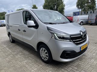 Renault Trafic 2.0 dCi 120pk T29 L2H1 Work Edition / rijklaar € 20.450 ex btw / lease vanaf € 366 / zilver metallic / airco / cruise / navi / achteruit rijcamera / bijrijdersbank