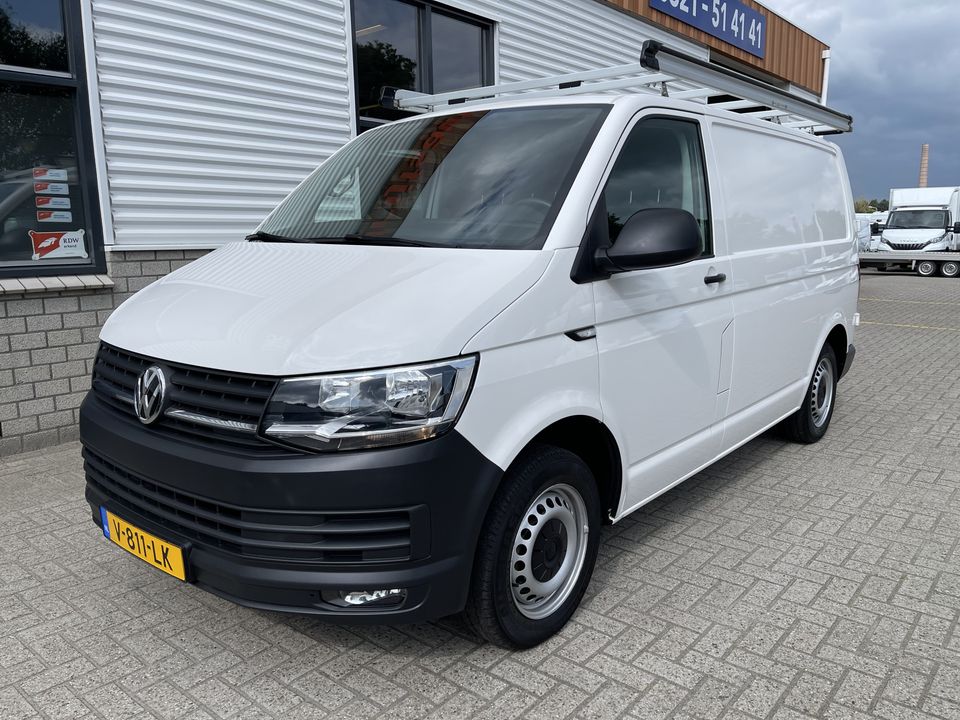 Volkswagen Transporter 2.0 TDI 102pk L1H1 Trendline / vaste prijs rijklaar € 16.950 ex btw / lease vanaf € 329 / airco / cruise / bijrijdersbank / imperial / ingerichte laadruimte met sloten !