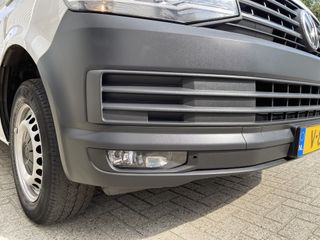 Volkswagen Transporter 2.0 TDI 102pk L1H1 Trendline / vaste prijs rijklaar € 16.950 ex btw / lease vanaf € 329 / airco / cruise / bijrijdersbank / imperial / ingerichte laadruimte met sloten !