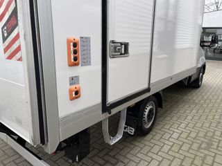 Iveco Daily 35S14H 2.3 automaat / bakwagen met Zepro ( Hiab ) laadklep / rijklaar € 30.950 ex btw / lease vanaf € 554 / cruise en climate control / standkachel / zijdeur / bijrijdersbank !