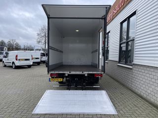 Iveco Daily 35S14H 2.3 automaat / bakwagen met Zepro ( Hiab ) laadklep / rijklaar € 30.950 ex btw / lease vanaf € 554 / cruise en climate control / standkachel / zijdeur / bijrijdersbank !