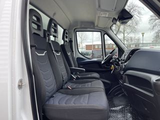 Iveco Daily 35S14H 2.3 automaat / bakwagen met Zepro ( Hiab ) laadklep / rijklaar € 30.950 ex btw / lease vanaf € 554 / cruise en climate control / standkachel / zijdeur / bijrijdersbank !