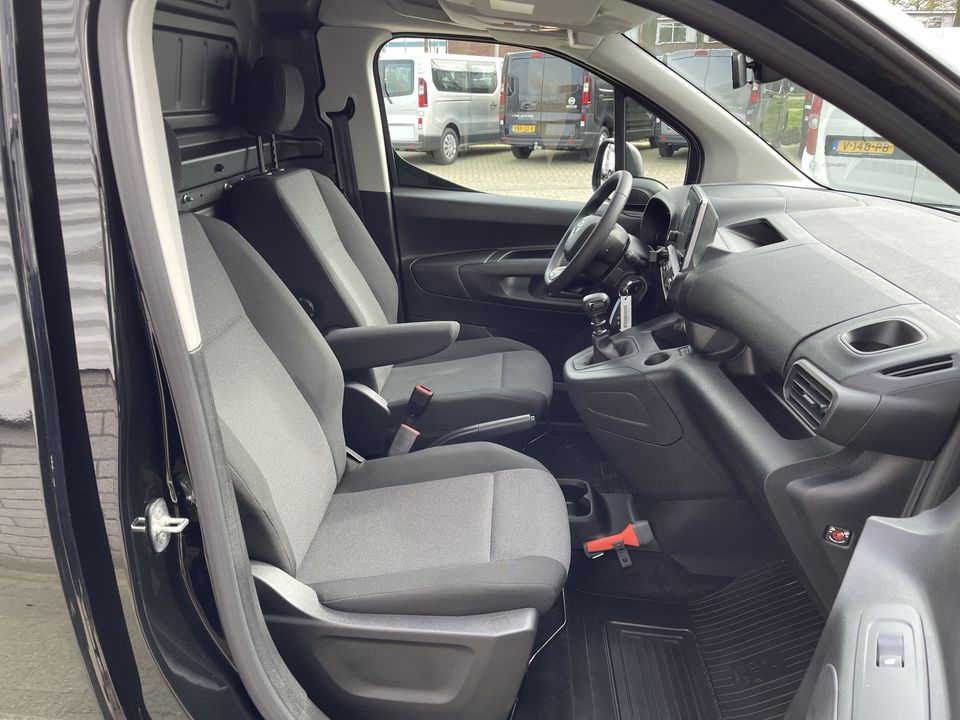 Toyota ProAce CITY 1.5 D-4D 102pk L1H1 Live rijklaar € 19.950 ex btw / fabrieksgarantie tot 30-08-2025 ! / lease vanaf € 366 / airco / cruise / navi / euro 6 / pdc voor en achter !