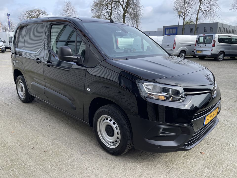 Toyota ProAce CITY 1.5 D-4D 102pk L1H1 Live rijklaar € 19.950 ex btw / fabrieksgarantie tot 30-08-2025 ! / lease vanaf € 366 / airco / cruise / navi / euro 6 / pdc voor en achter !