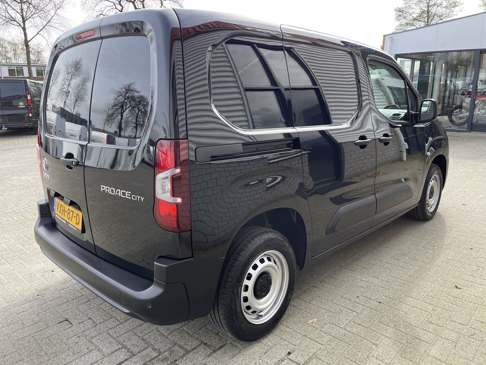 Toyota ProAce CITY 1.5 D-4D 102pk L1H1 Live rijklaar € 19.950 ex btw / fabrieksgarantie tot 30-08-2025 ! / lease vanaf € 366 / airco / cruise / navi / euro 6 / pdc voor en achter !