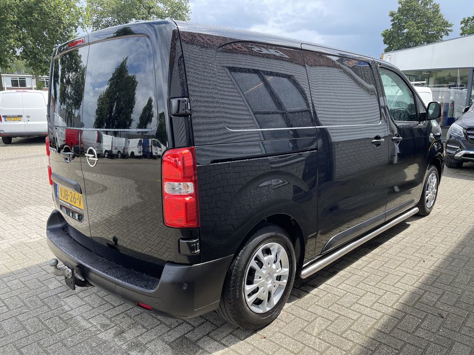 Opel Vivaro 1.5 CDTI 120pk L2H1 Edition / vaste prijs rijklaar € 20.950 ex btw / lease vanaf € 375 / dubbele schuifdeur / airco / cruise / camera / trekhaak / pdc voor en achter !