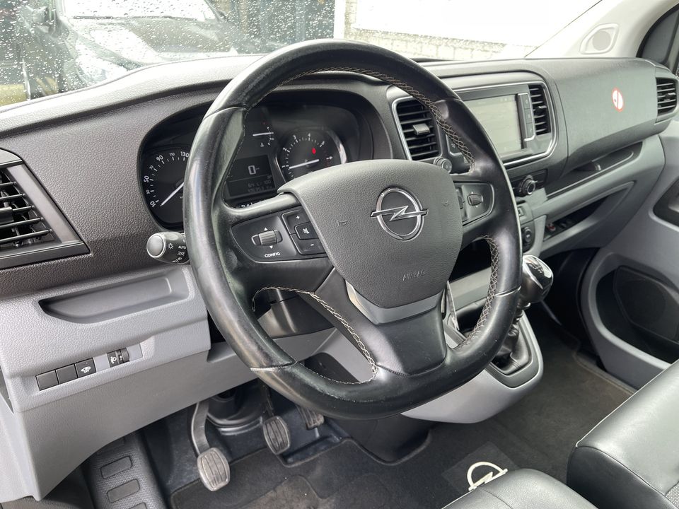 Opel Vivaro 1.5 CDTI 120pk L2H1 Edition / vaste prijs rijklaar € 20.950 ex btw / lease vanaf € 375 / dubbele schuifdeur / airco / cruise / camera / trekhaak / pdc voor en achter !