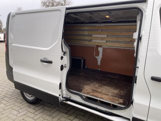 Renault Trafic 1.6 dCi T29 L2H1 Comfort / vaste prijs rijklaar € 16.950 ex btw / lease vanaf € 311 / airco / cruise / navi / pdc achter / bijrijdersbank / lat om lat betimmering !