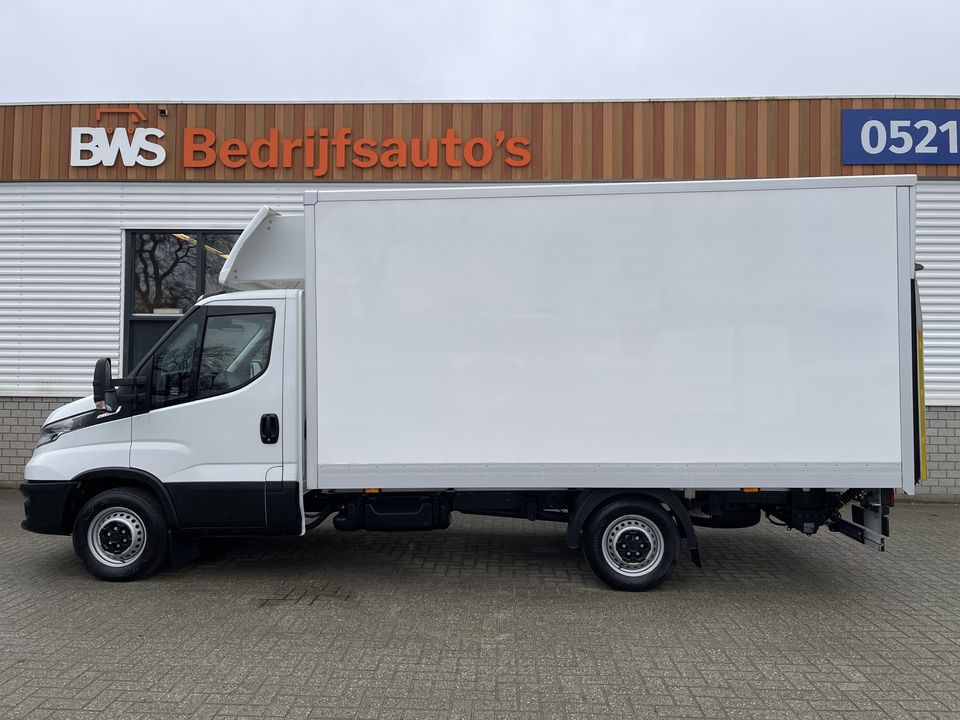 Iveco Daily 35S14H 2.3 automaat / bakwagen met laadklep / L 410 cm x B 210 cm x H 200 cm / rijklaar € 30.950 ex btw / lease vanaf € 554 / cruise en climate control / chauffeurs pakket !