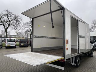 Iveco Daily 35S14H 2.3 automaat / bakwagen met laadklep / L 410 cm x B 210 cm x H 200 cm / rijklaar € 30.950 ex btw / lease vanaf € 554 / cruise en climate control / chauffeurs pakket !