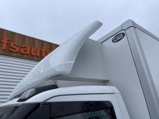 Iveco Daily 35S14H 2.3 automaat / bakwagen met laadklep / L 410 cm x B 210 cm x H 200 cm / rijklaar € 30.950 ex btw / lease vanaf € 554 / cruise en climate control / chauffeurs pakket !