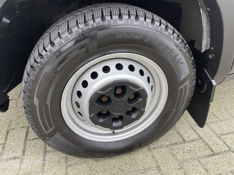 Iveco Daily 35S14 Himatic automaat / bakwagen met laadklep / vaste prijs rijklaar € 30.950 ex btw / lease vanaf € 554 / cruise en climate control / standkachel / stoelverwarming !