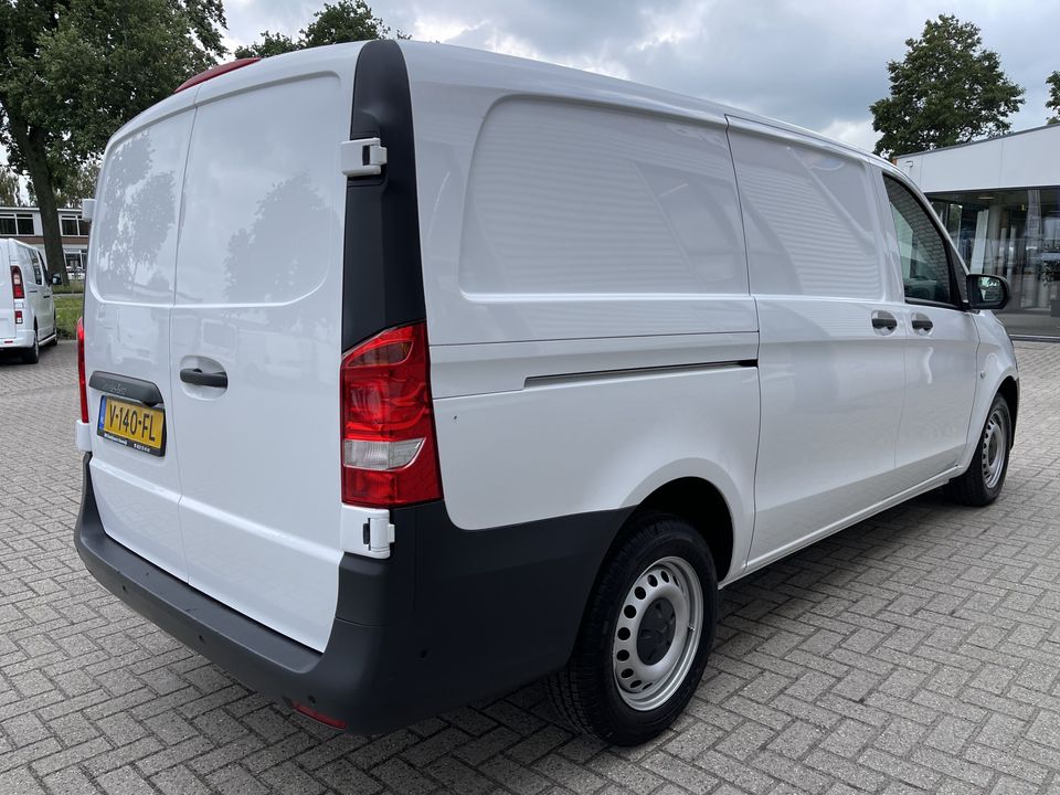 Mercedes-Benz Vito 109 CDI Lang L2H1 / rijklaar € 14.950 ex btw / lease vanaf € 329 / airco / navigatie / achteruit rijcamera / achterdeuren / euro 6 diesel !