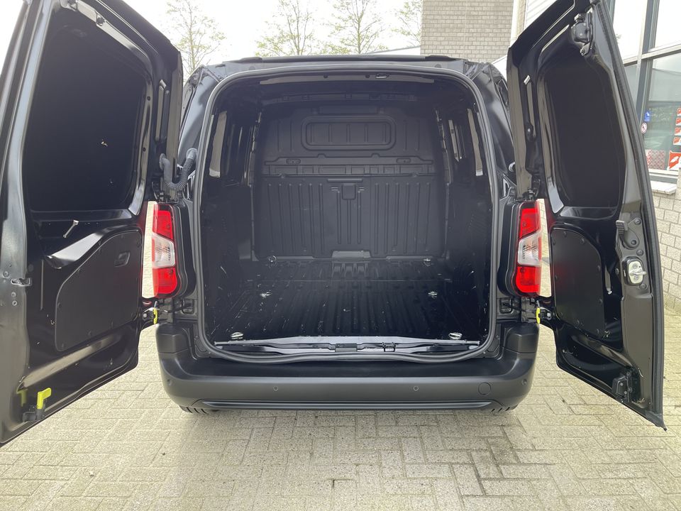 Toyota ProAce CITY 1.5 D-4D 102pk L1H1 Live / rijklaar € 19.950 ex btw / fabrieksgarantie tot 03-07-2025 ! / lease vanaf € 366 / airco / cruise / navi / zo goed als nieuw