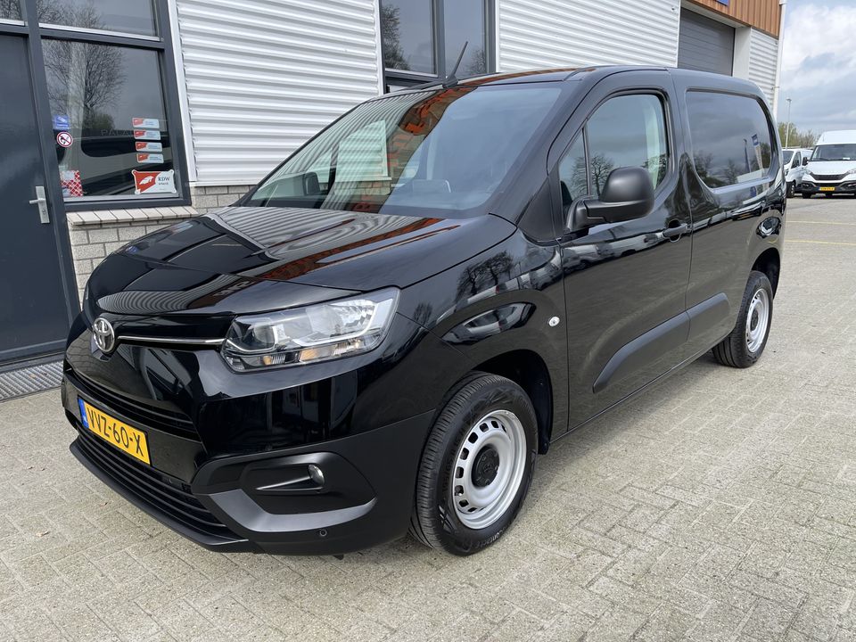 Toyota ProAce CITY 1.5 D-4D 102pk L1H1 Live / rijklaar € 19.950 ex btw / fabrieksgarantie tot 03-07-2025 ! / lease vanaf € 366 / airco / cruise / navi / zo goed als nieuw