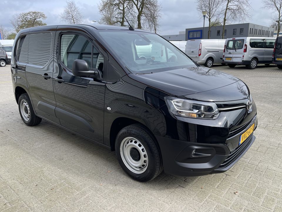 Toyota ProAce CITY 1.5 D-4D 102pk L1H1 Live / rijklaar € 19.950 ex btw / fabrieksgarantie tot 03-07-2025 ! / lease vanaf € 366 / airco / cruise / navi / zo goed als nieuw