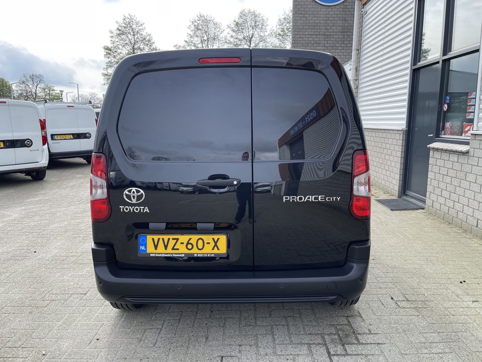 Toyota ProAce CITY 1.5 D-4D 102pk L1H1 Live / rijklaar € 19.950 ex btw / fabrieksgarantie tot 03-07-2025 ! / lease vanaf € 366 / airco / cruise / navi / zo goed als nieuw