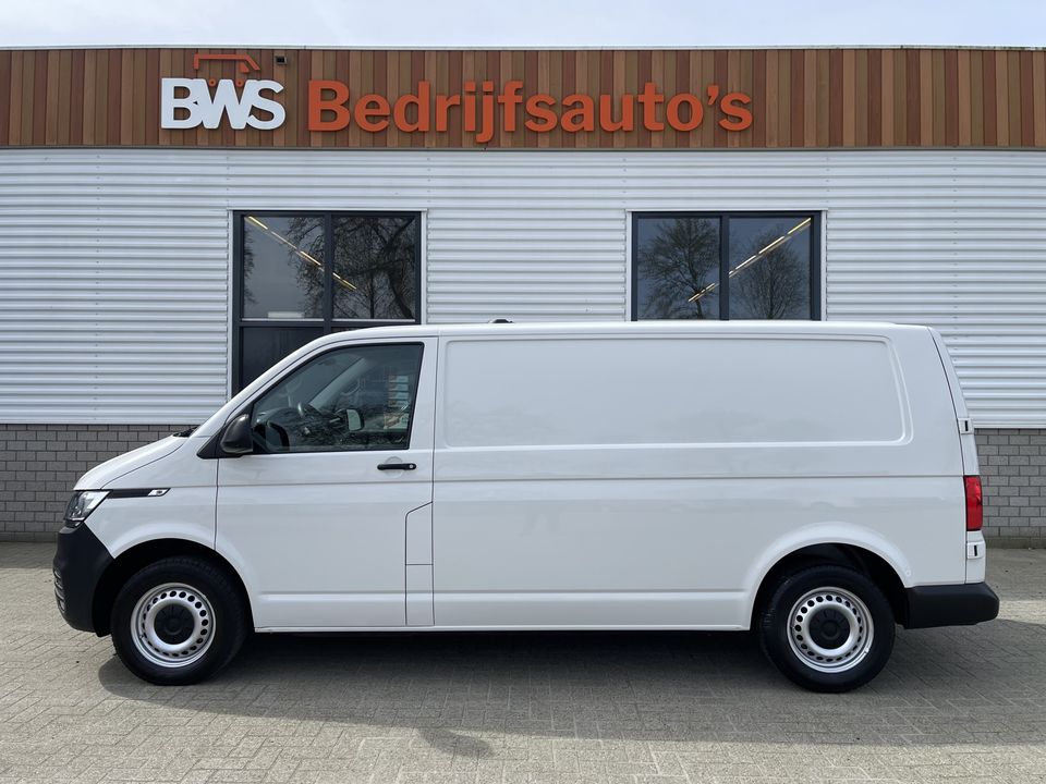 Volkswagen Transporter T6.1 / 2.0 TDI 110pk L2H1 28 Comfortline / vaste prijs rijklaar € 19.950 ex btw / lease vanaf € 366 / airco / achteruit rijcamera / dichte achterdeuren / pdc voor en achter !