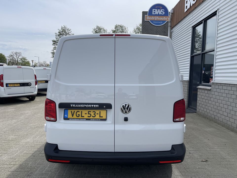 Volkswagen Transporter T6.1 / 2.0 TDI 110pk L2H1 28 Comfortline / vaste prijs rijklaar € 19.950 ex btw / lease vanaf € 366 / airco / achteruit rijcamera / dichte achterdeuren / pdc voor en achter !