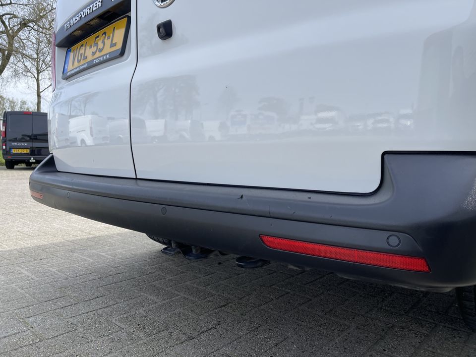 Volkswagen Transporter T6.1 / 2.0 TDI 110pk L2H1 28 Comfortline / vaste prijs rijklaar € 19.950 ex btw / lease vanaf € 366 / airco / achteruit rijcamera / dichte achterdeuren / pdc voor en achter !