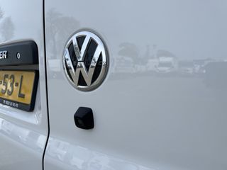 Volkswagen Transporter T6.1 / 2.0 TDI 110pk L2H1 28 Comfortline / vaste prijs rijklaar € 19.950 ex btw / lease vanaf € 366 / airco / achteruit rijcamera / dichte achterdeuren / pdc voor en achter !