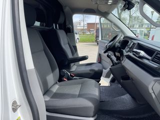 Volkswagen Transporter T6.1 / 2.0 TDI 110pk L2H1 28 Comfortline / vaste prijs rijklaar € 19.950 ex btw / lease vanaf € 366 / airco / achteruit rijcamera / dichte achterdeuren / pdc voor en achter !