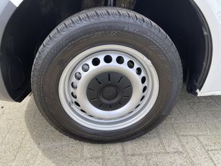 Volkswagen Transporter T6.1 / 2.0 TDI 110pk L2H1 28 Comfortline / vaste prijs rijklaar € 19.950 ex btw / lease vanaf € 366 / airco / achteruit rijcamera / dichte achterdeuren / pdc voor en achter !