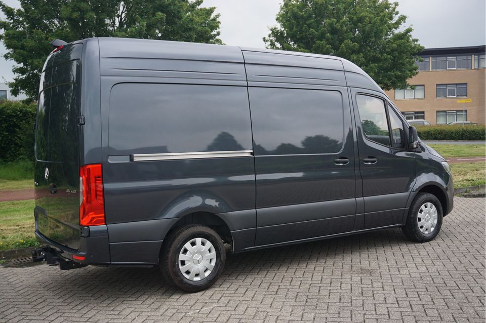 Mercedes-Benz Sprinter 317CDI Pro L2H2 10.25" Mbux Navi, Cam, Gev. Stoel, 3.5T Trekhaak, LED!! NR. B07*