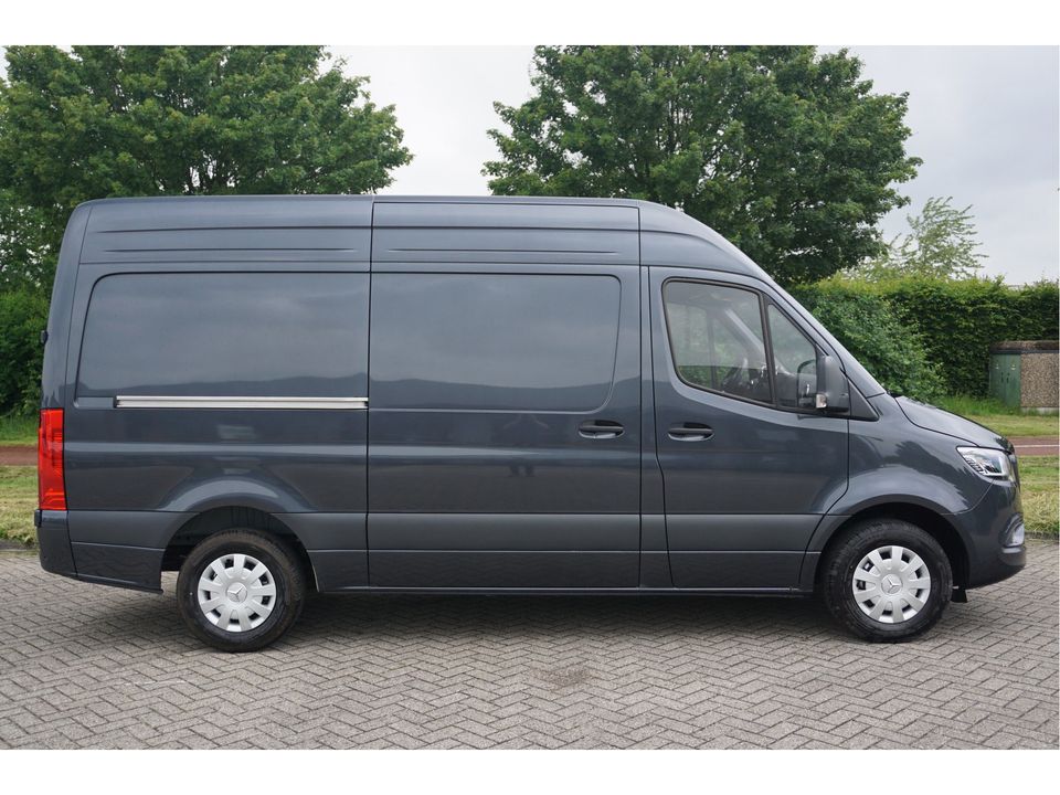 Mercedes-Benz Sprinter 317CDI Pro L2H2 10.25" Mbux Navi, Cam, Gev. Stoel, 3.5T Trekhaak, LED!! NR. 373