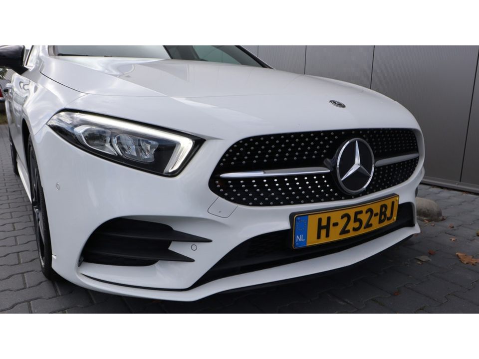 Mercedes-Benz A-Klasse 180 AMG | Camera | Wide screen | Panoramadak | Night pack