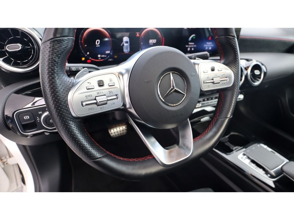 Mercedes-Benz A-Klasse 180 AMG | Camera | Wide screen | Panoramadak | Night pack