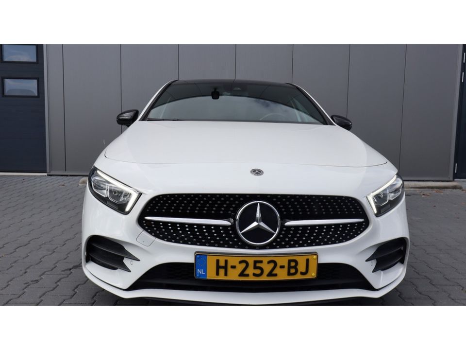 Mercedes-Benz A-Klasse 180 AMG | Camera | Wide screen | Panoramadak | Night pack