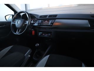 Škoda Fabia Combi 1.2 TSI JOY 90PK Trekhaak Radio Bluetooth PDC Clima Airco Cruise Control Parkeersensor 15 inch LMV Getint Glas