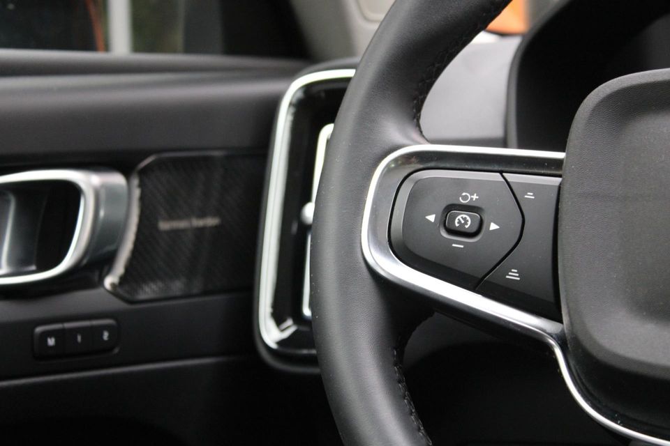 Volvo XC40 T5 Hybride Inscription | Panorama Dak | Stoelverwarming | Harman/Kardon | Verwarmd Stuurwiel |