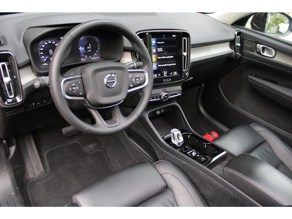 Volvo XC40 T5 Hybride Inscription | Panorama Dak | Stoelverwarming | Harman/Kardon | Verwarmd Stuurwiel |